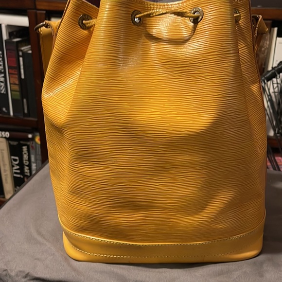 1994 Louis Vuitton Epi Noe Yellow (Authentic) - Picture 8 of 12